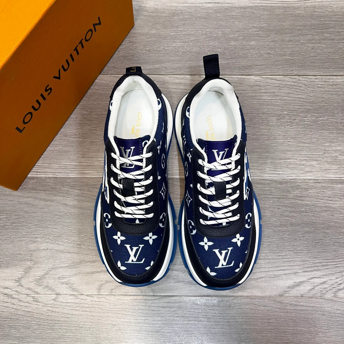 Factory price: 438💰LVZhe's new casual sports shoes for men👉 👉 Fashionable and versatile, 💞 simple and elegant style, 🔊 The fabric is made of imported cowhide with original fabric, ☑️Sheepskin feet inside, original wear-resistant rubber outsole, exclusive new style, actual shot, three colors available, code number: 38-44, (45 can be customized)